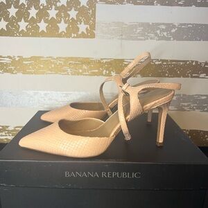 Bañana Republic heels